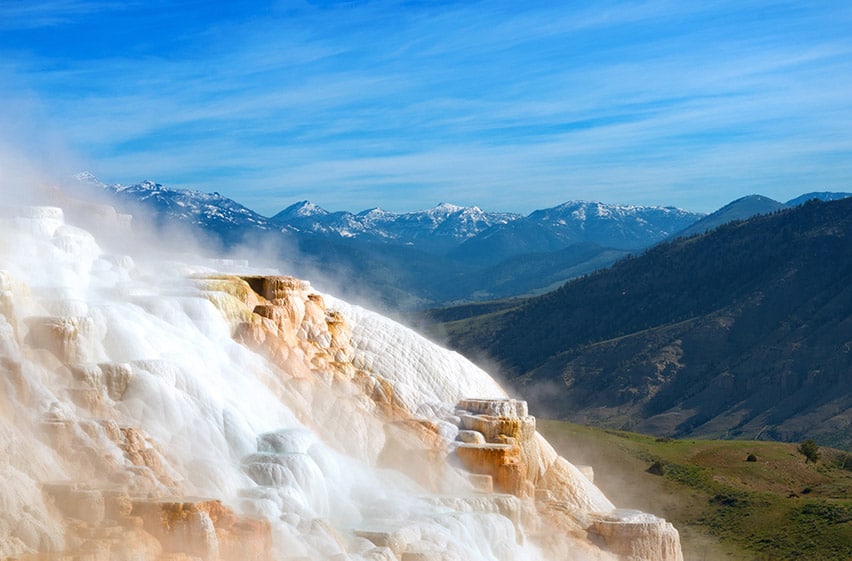 Mammonth Hot Springs v parku Yellowstone
