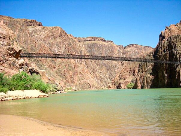 Most přes řeku Colorado v Grand Canyonu