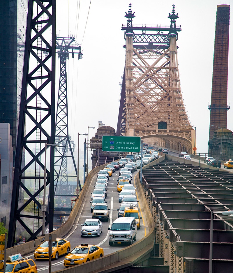 Při jízdě lanovkou se budete doslova vznášet nad auty na Queensboro Bridge