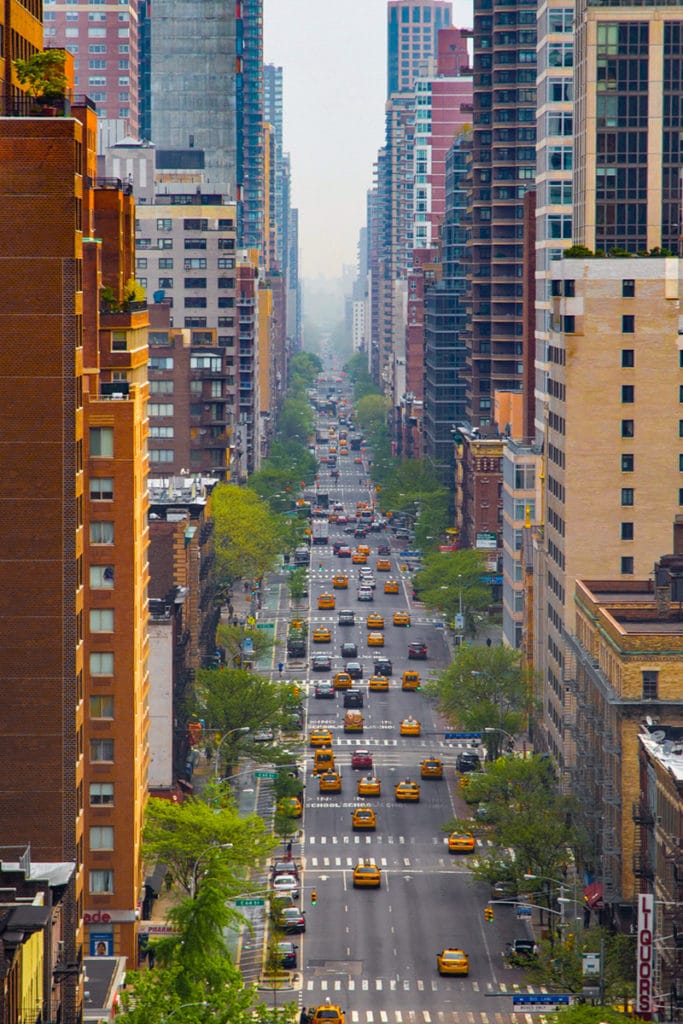 Pohled z lanovky na Roosevelt Island během jízdy