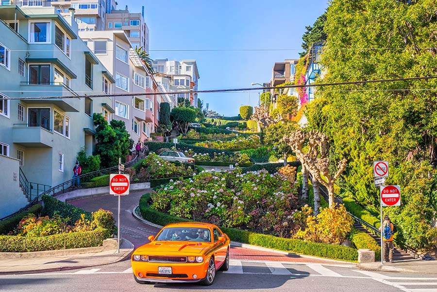 Lombard Street ve spodní části