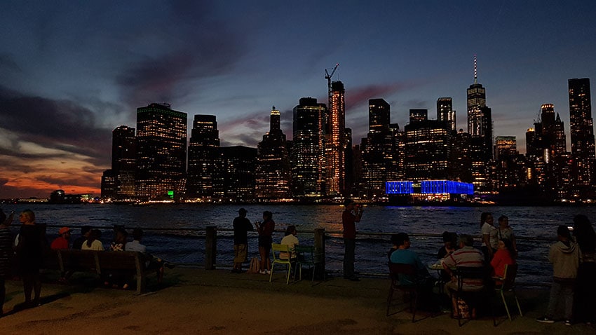 Výhled na mrakodrapy na Manhattanu