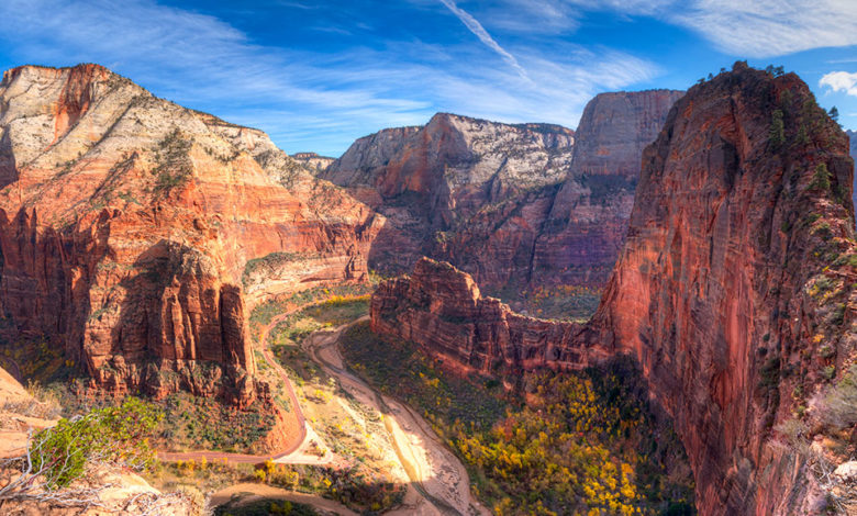 Pohled na trek Angels Landing v Zionu