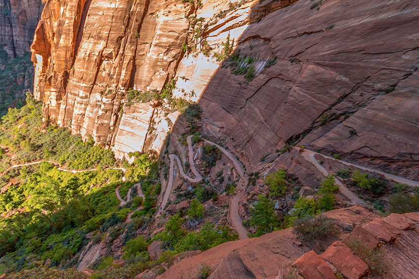 Výstup na trek Pohled na treck Angels Landing v Zionu