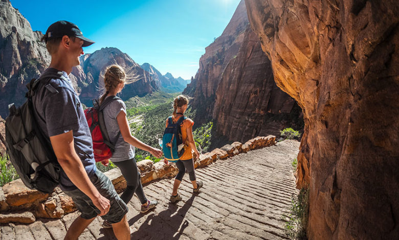 Cesta k k začátku Pohled na treck Angels Landing v Zionu