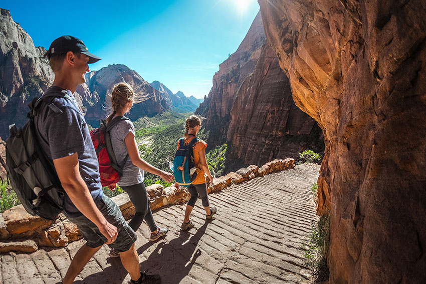 Cesta k k začátku Pohled na treck Angels Landing v Zionu