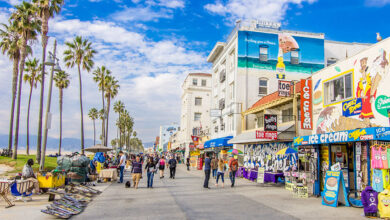 Promenáda ve Venice Beach Los Angeles