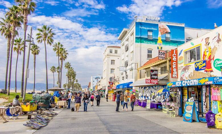 Promenáda ve Venice Beach Los Angeles