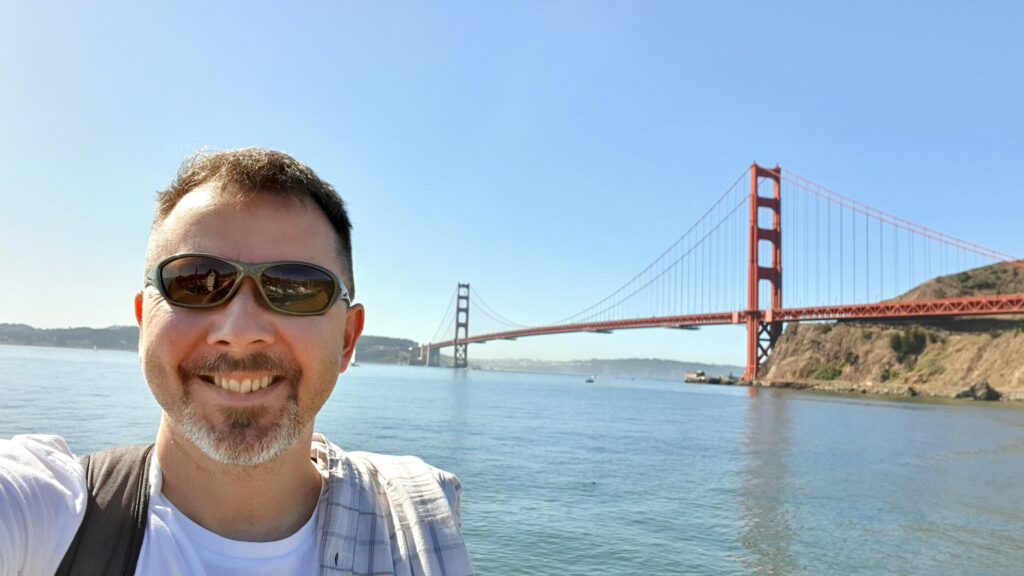 Standa Beran přes mostem Golden Gater Bridge v San Franciscu