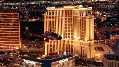 Let vrtulníkem nad večerním Las Vegas